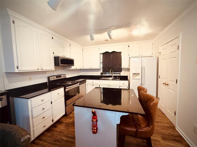 Building Photo - 8928 Asheville Dr