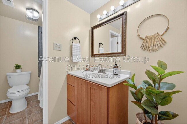 Building Photo - 5559 Pershing Ave