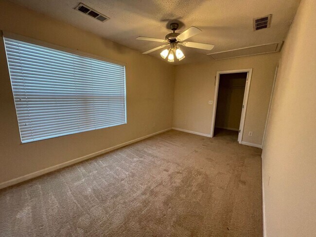 Building Photo - ROOMMATE MATCHING HOME ONLY! PRE-LEASING FOR AUGUST 1 2026! 1/2 Off Deposit!