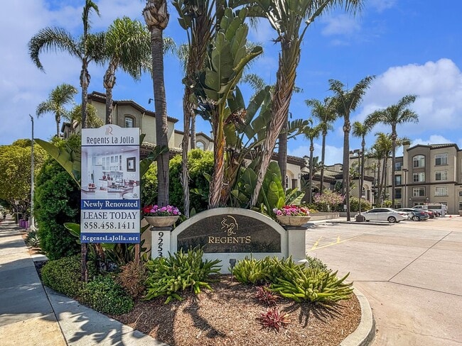 Building Photo - Stunning 2BD/2BA Condo in La Jolla W/ W/D,...