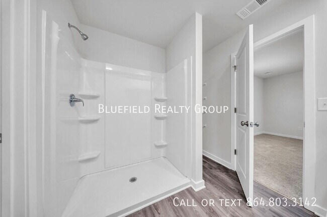 Building Photo - 161 Davis Dr