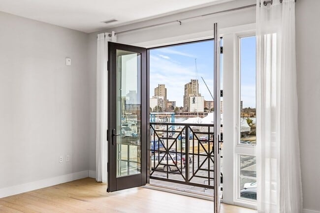 Building Photo - 10 Shipyard Dr