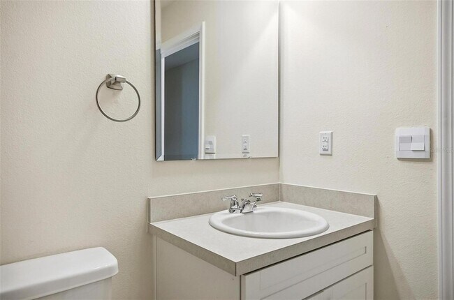 Building Photo - 165 Redbud Rd