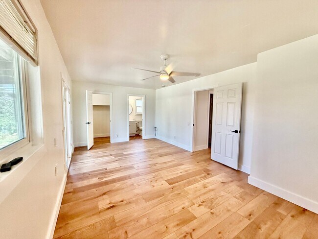 Building Photo - Update home available NOW