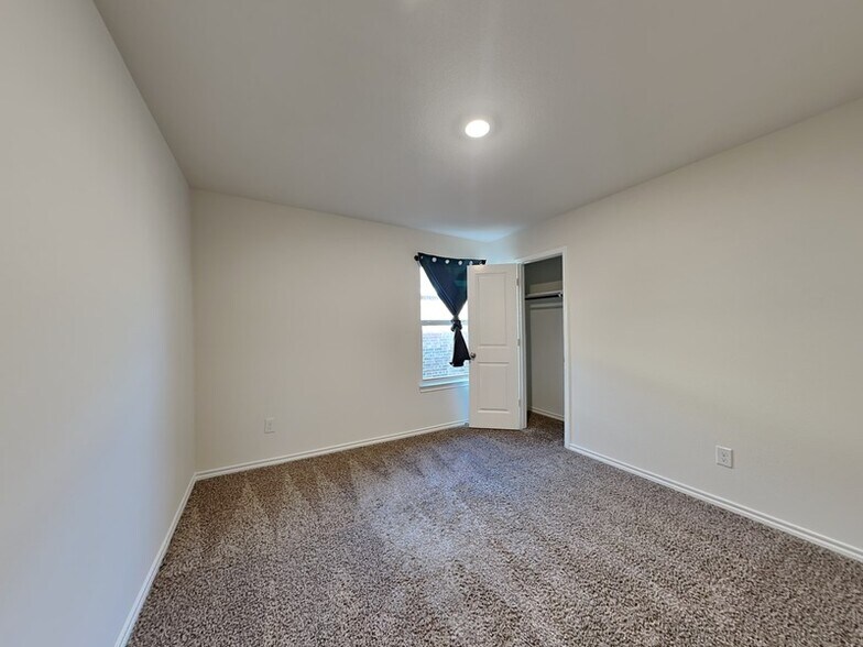 Building Photo - 116 Easy Goer Trl