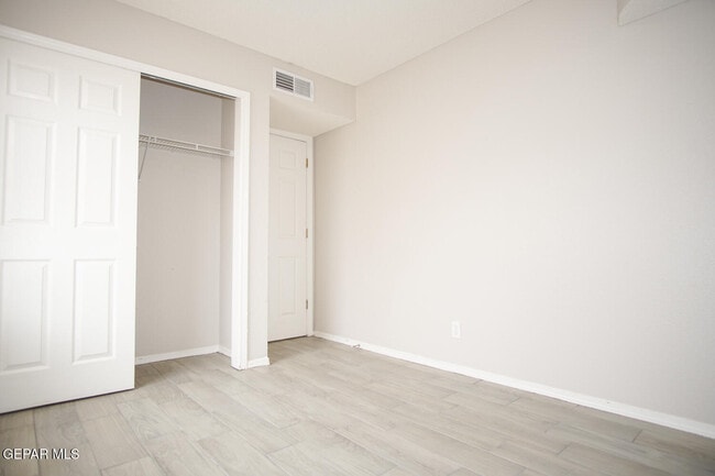 Building Photo - 3272 Garden Point Dr