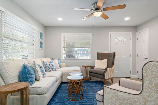 Building Photo - Safety Harbor Jewel!