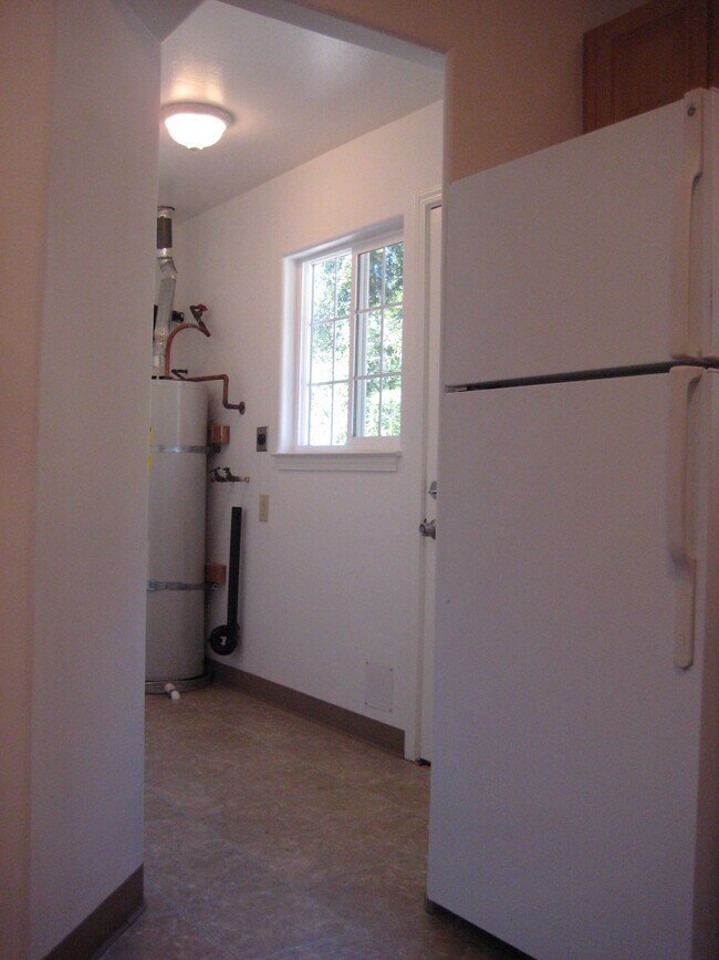 Utility room off Kitchen - 567 San Geronimo Valley Dr