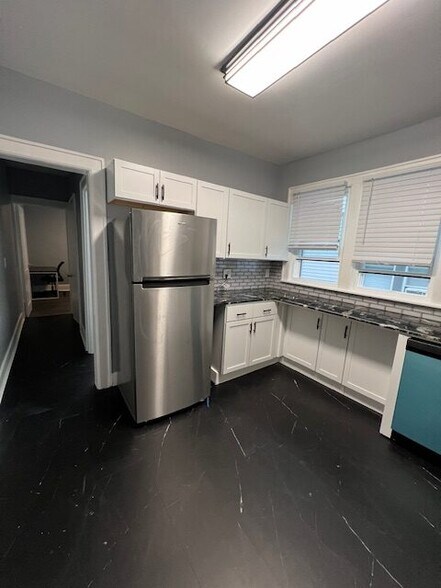 Building Photo - 1526 E Genesee St