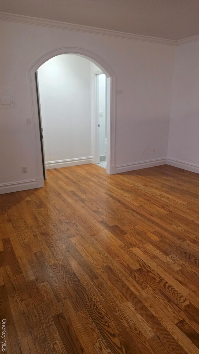 Building Photo - 3 Main St