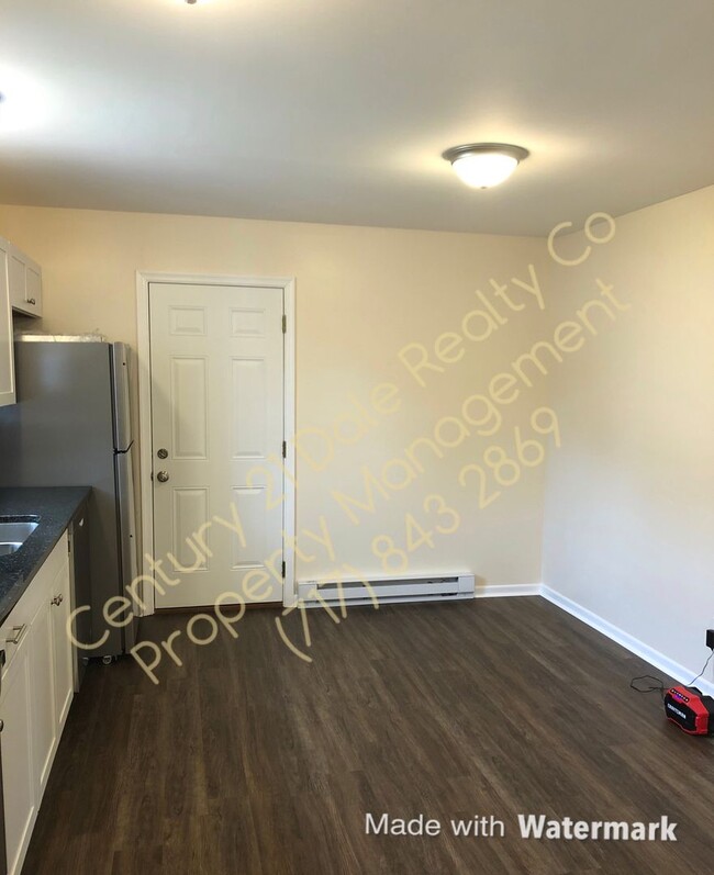 Building Photo - Beautifully Renovated 2 BR, 1.5 Bath in Do...