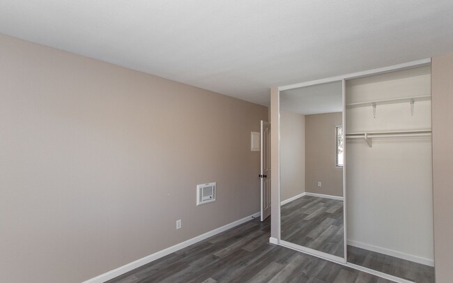 Building Photo - Sleek and Stylish 2 Bedroom Condo in Encin...