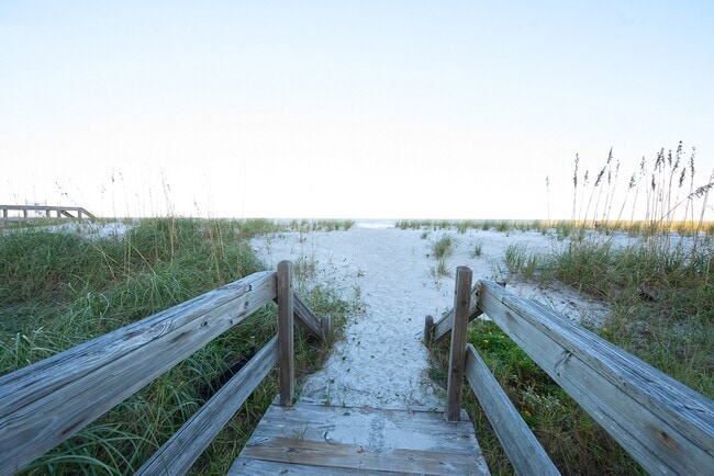 Direct access beach - 1551 1st St S