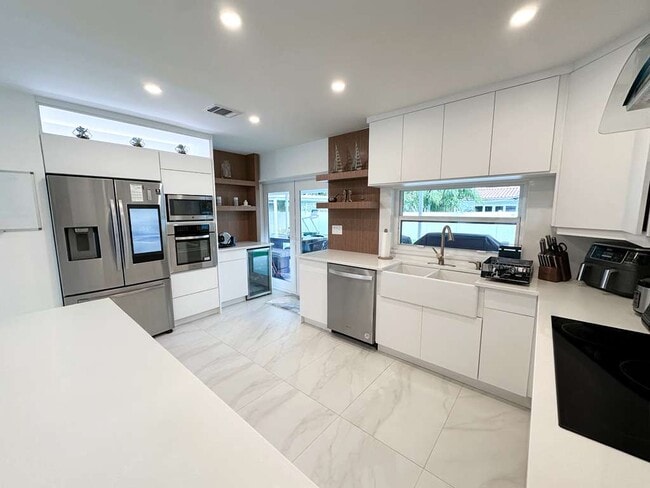 Building Photo - 2216 NW 4th Ave