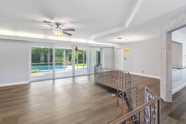 Building Photo - 1241 Emerald Dr