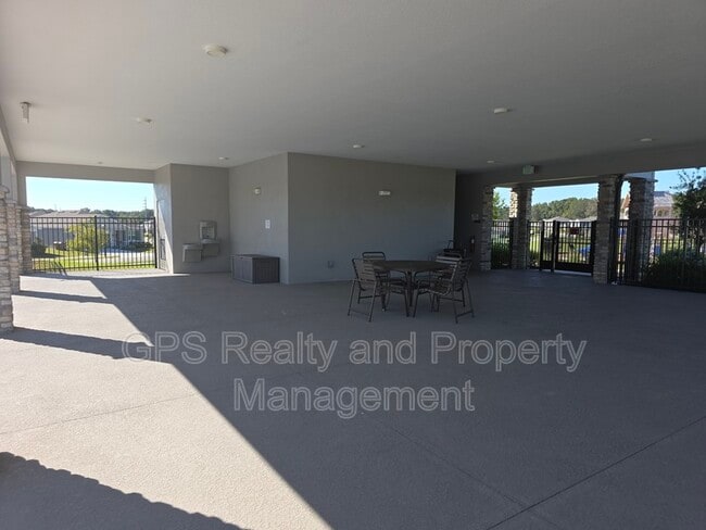 Building Photo - 33409 Country House Dr