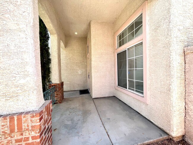 Building Photo - 3 bedroom and 2.5 bath in prime Henderson !! 89074 - Nearby School!