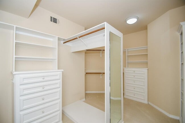 Building Photo - 2124 Nantucket Dr