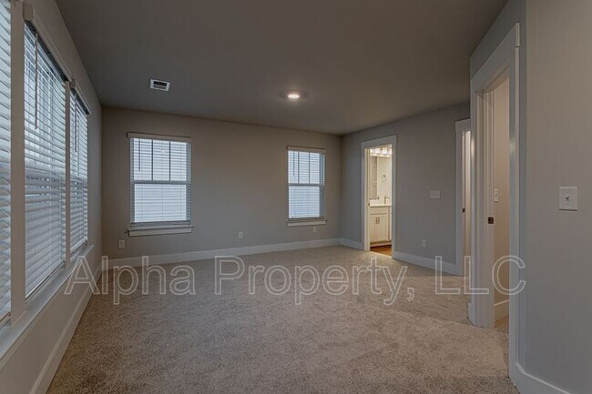 Building Photo - 511 Harebell Wy