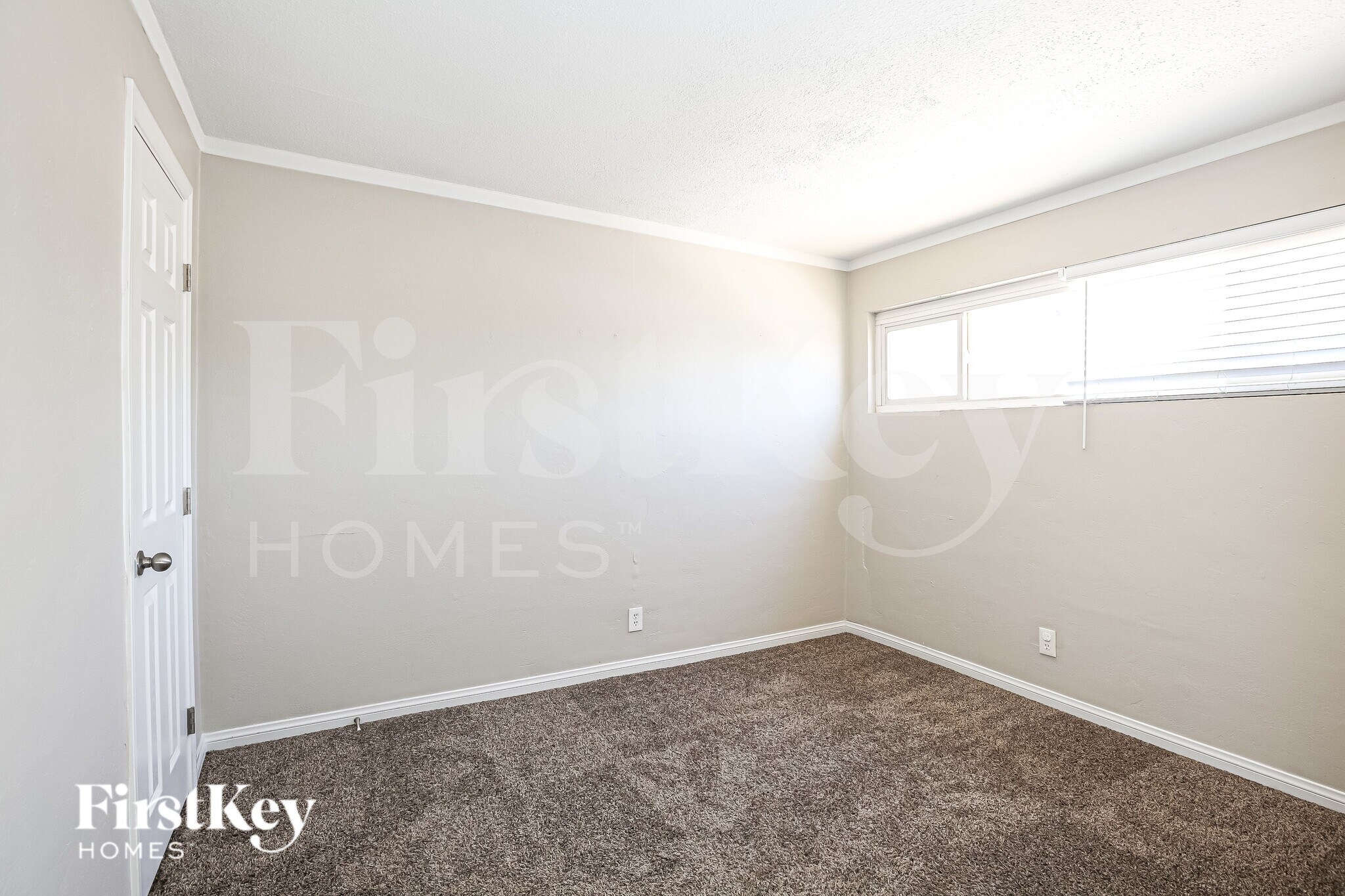 Building Photo - 2317 Hassett Ave