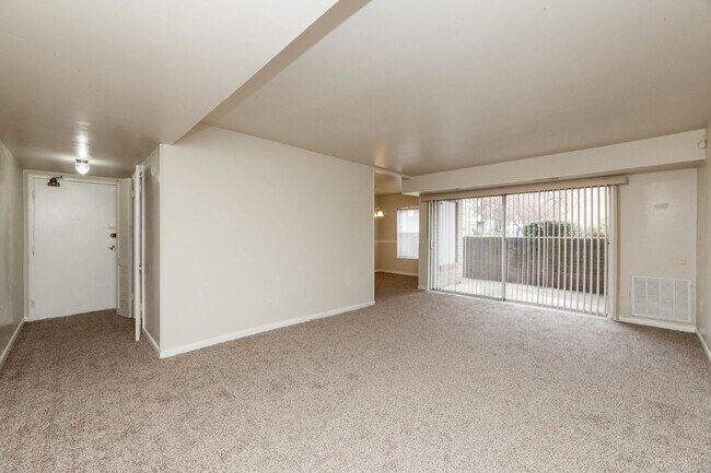 Building Photo - Looking for a 2 bedroom (1 bed w Den/additional small bedroom)