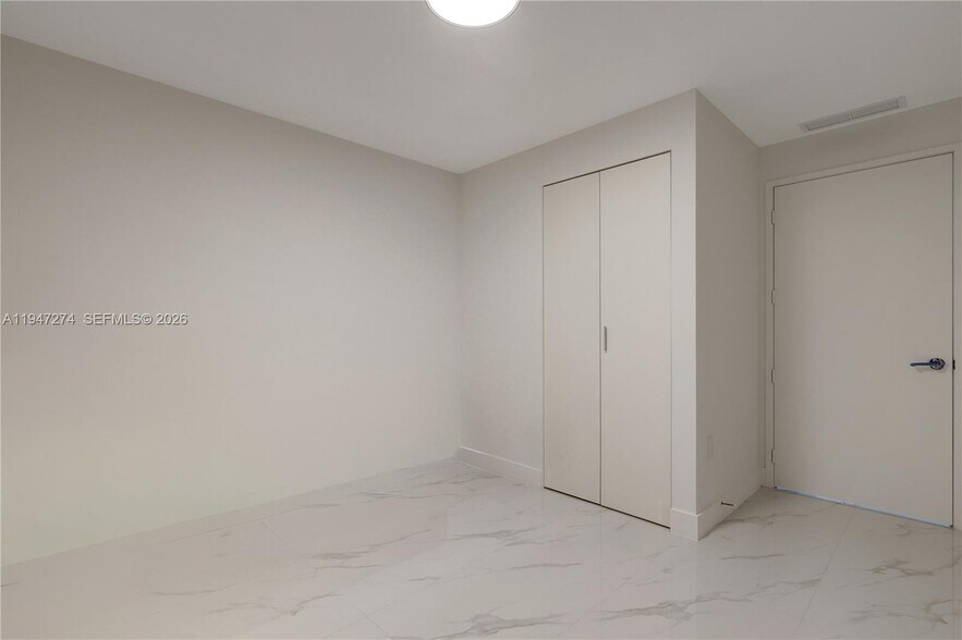 Building Photo - 700 NE 24th St