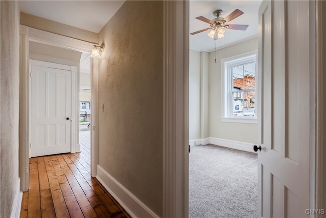 Building Photo - 25 College St