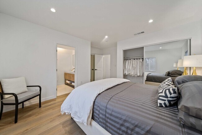 Building Photo - 11946 Aneta St