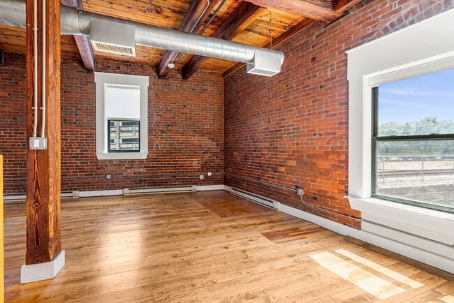 Building Photo - 49 Munroe St