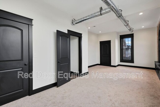 Building Photo - 530 1/2 N Columbus St