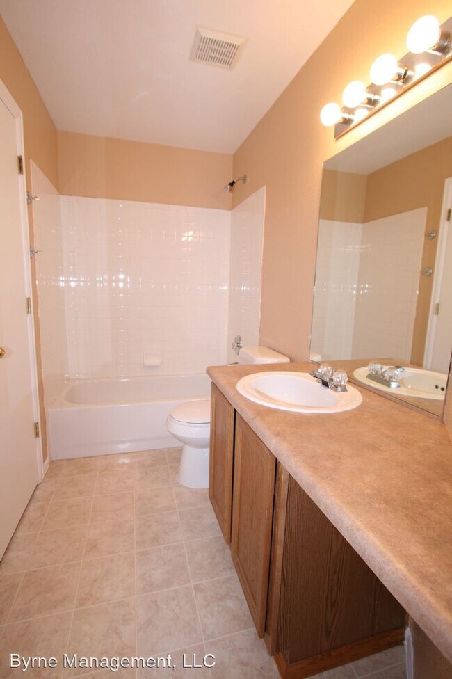 Building Photo - 3 br, 1.5 bath House - 6180 Rockville Dr