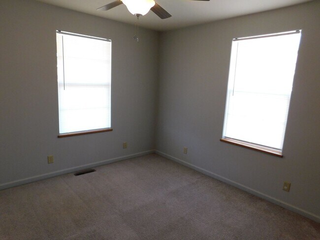 Building Photo - Spacious 3 Bedroom 2 bath Home in El Dorad...