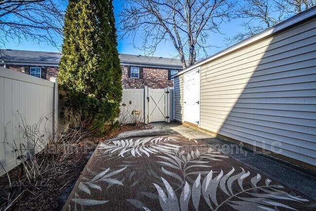 Building Photo - 1107 Windsor Dr N
