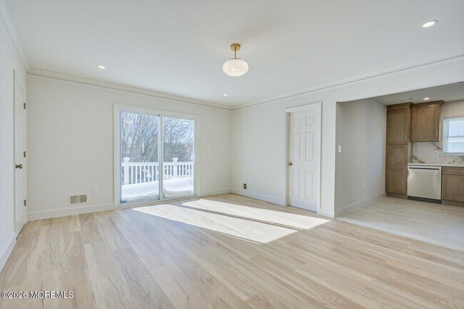 Building Photo - 212 10th Ave