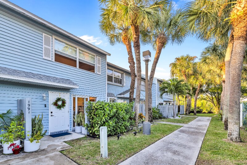 Building Photo - 1991 NE 15th Ave