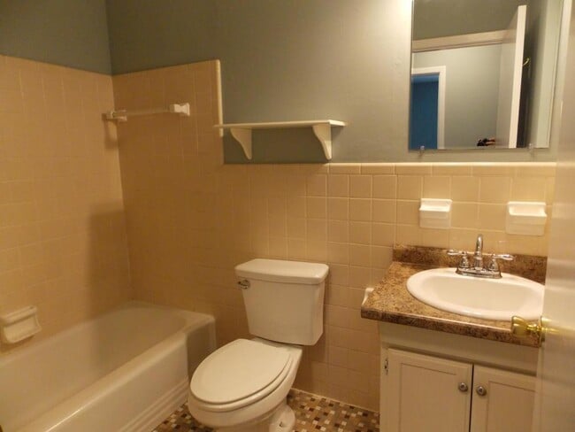 Building Photo - 403 Catherine Ave