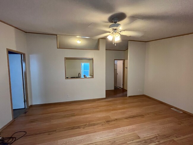 Building Photo - Great Location! 3 Bed, 2 Bath West-Flagstaff Home - Students & Pets OK! Avail Aug 10th!