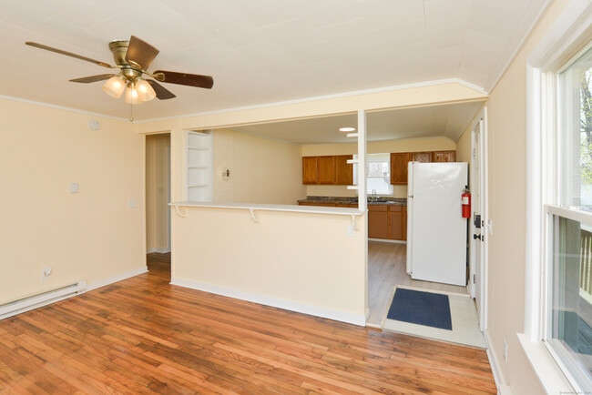 Building Photo - 130 Circle Dr
