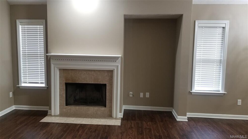 Building Photo - 9001 Saw Tooth Loop