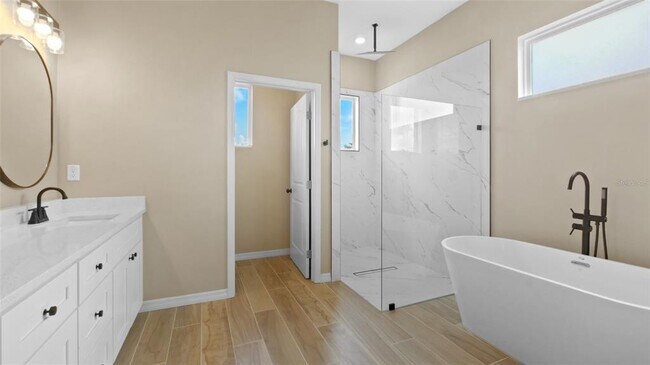 Building Photo - 13639 Begonia Cir