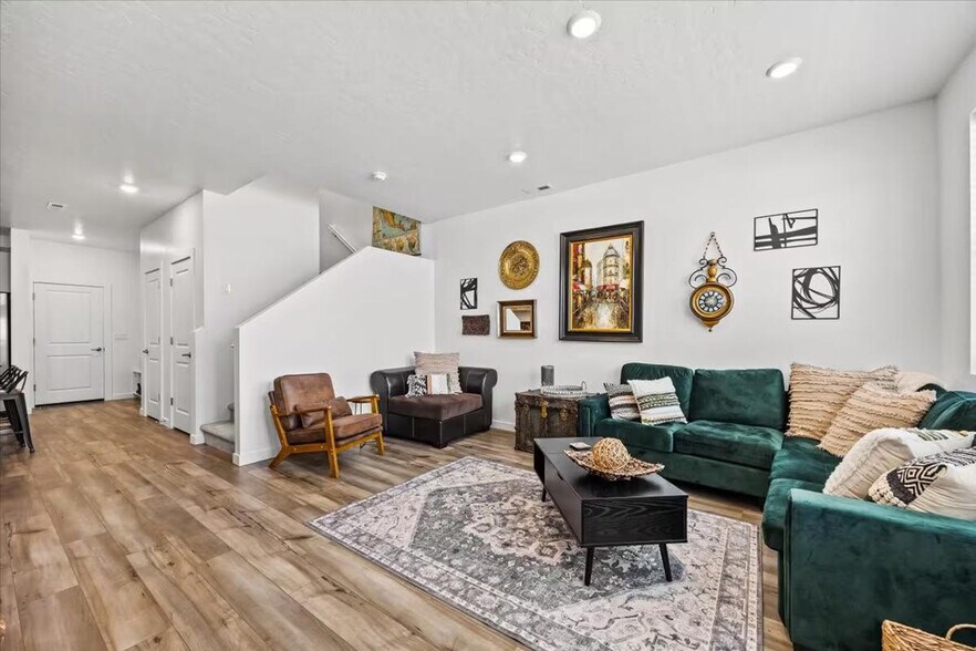 Building Photo - 187 N Nursery Ave