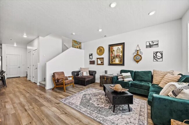 Building Photo - 195 N Nursery Ave