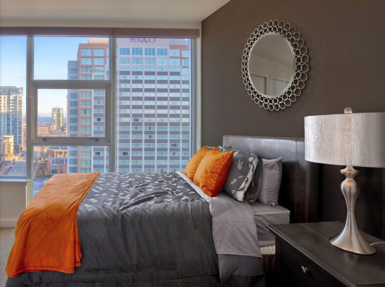 Building Photo - 10349 NE 10th St