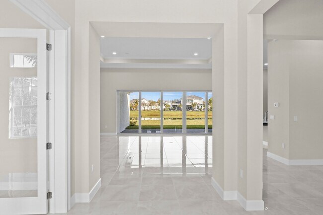 Building Photo - 14823 Wildwood Cir