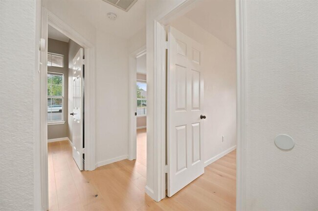 Building Photo - 1319 Rocky Creek Dr