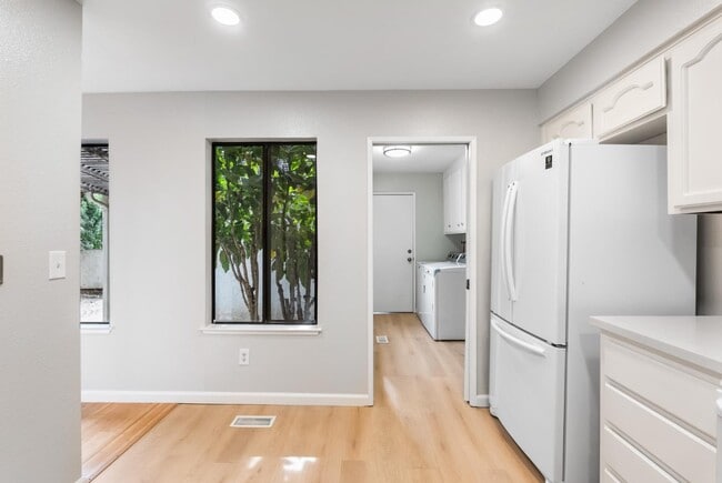 Building Photo - 922 Jungfrau Ct