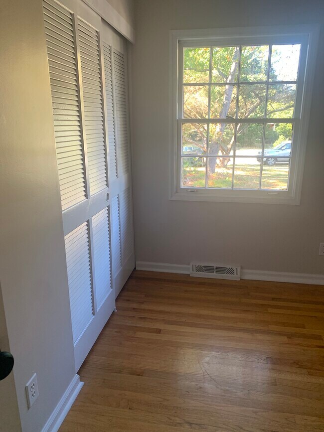 Bedroom 3 - 109 S Crestwood Dr