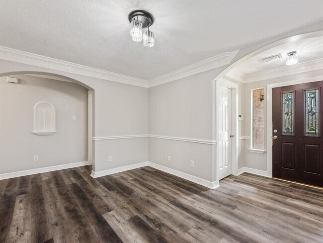 Building Photo - 7307 Village Lake Dr
