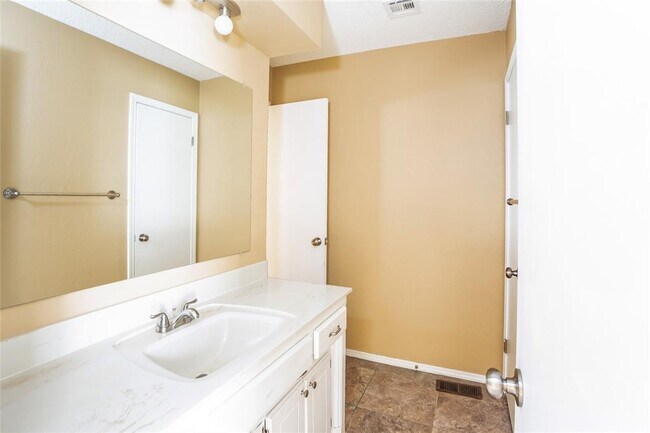 Building Photo - 8412 Breezewood Dr