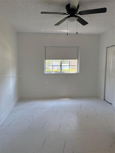 Building Photo - 3221 Sabal Palm Mnr
